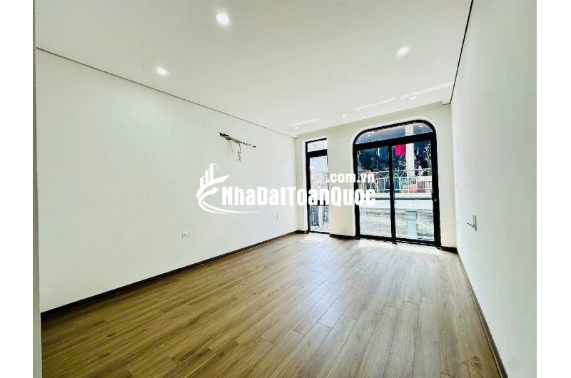 BÁN NHÀ THẠCH BÀN LONG BIÊN – 39M – 6 TẦNG – THANG MÁY – GARA Ô TÔ – 12,2 TỶ – NHÀ ĐẸP Ở NGAY
